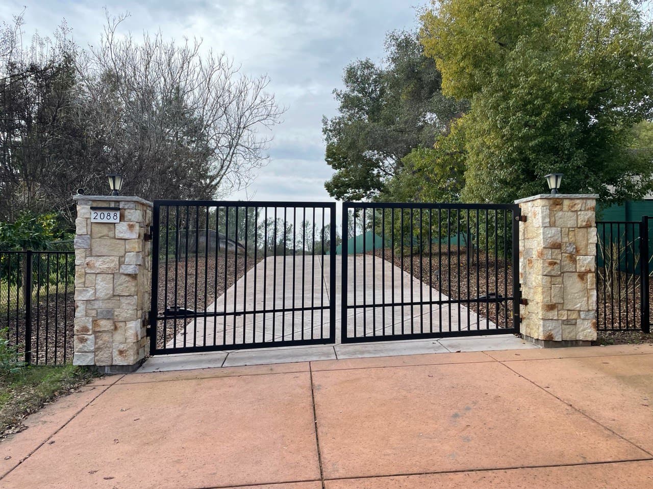 iron-driveway-gate-installation