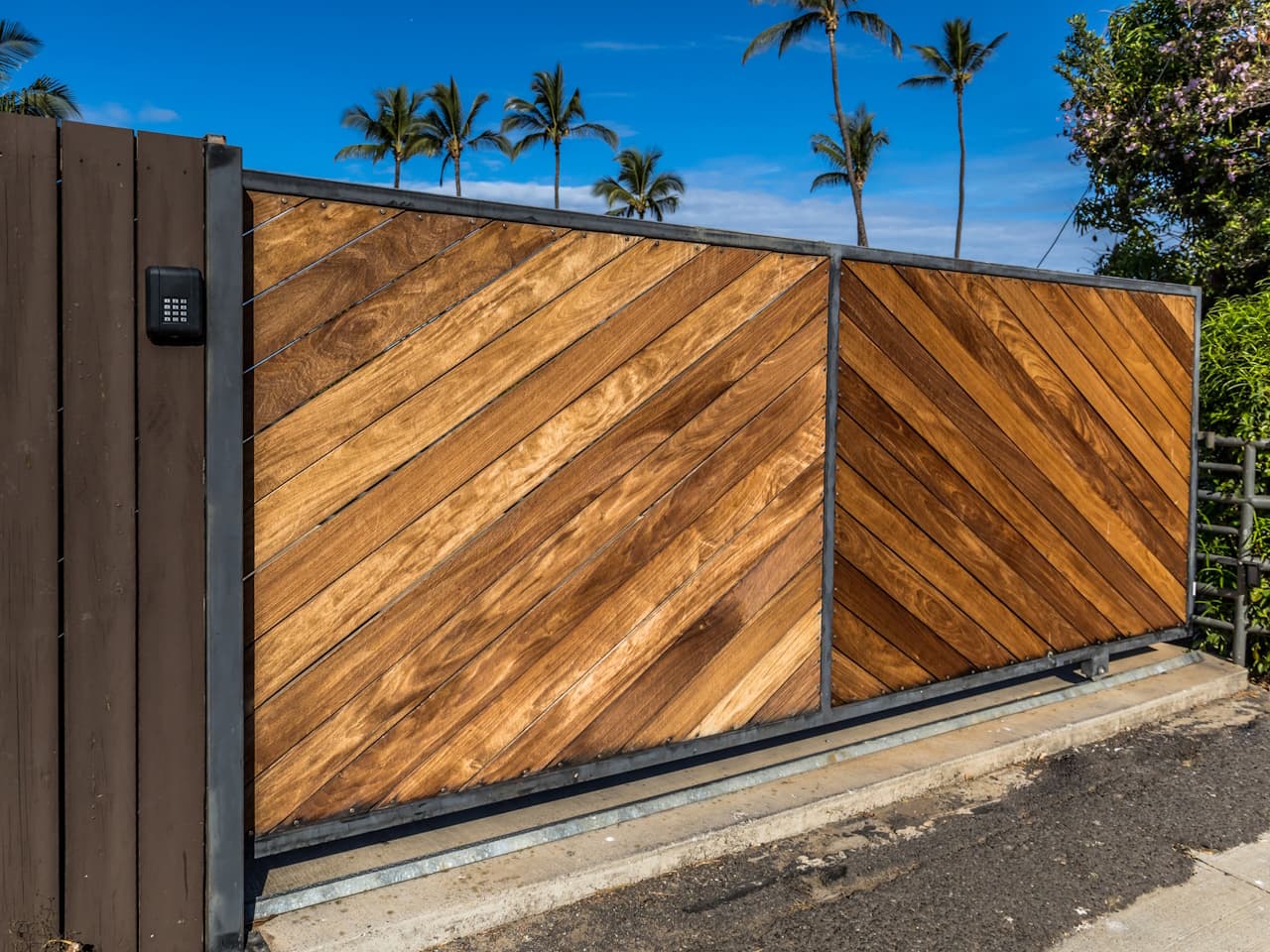 wooden-gate-installation
